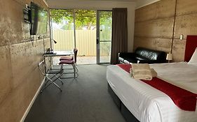 Crossroads Ecomotel